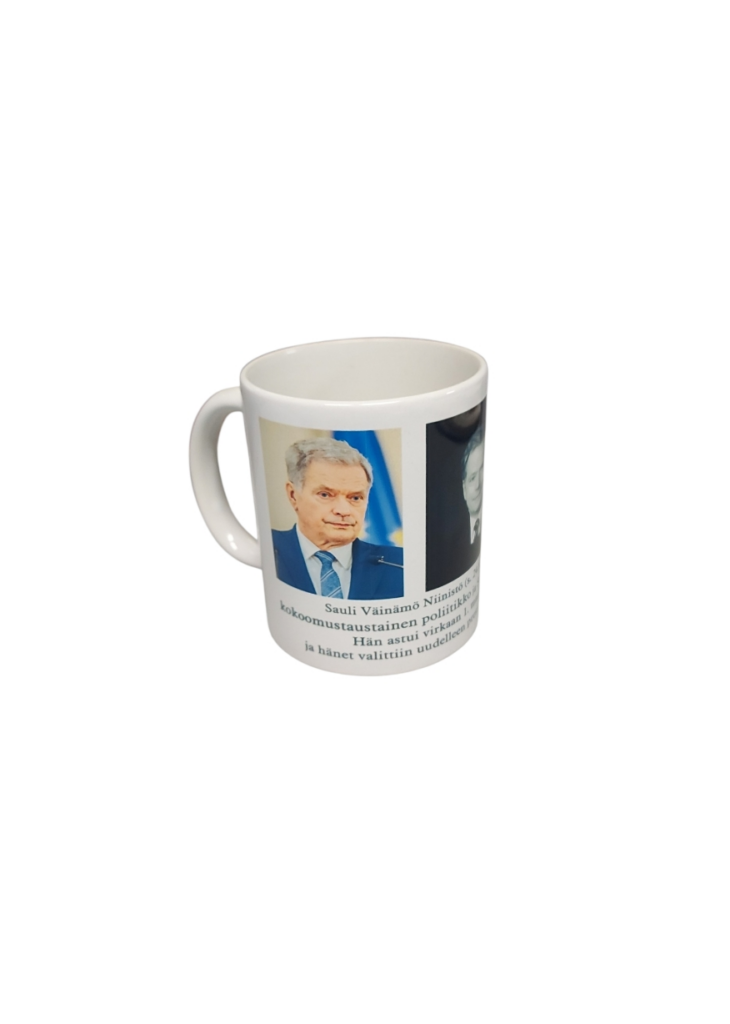 Presidentti Sauli Niinistö muki